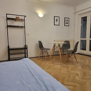 Rooms4rest Cisowa - Private For Tourists - Atr Consulting Sp, Z O,o, Хостел
