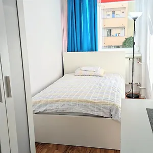 Ursus Rooms-self Check-in Хостел